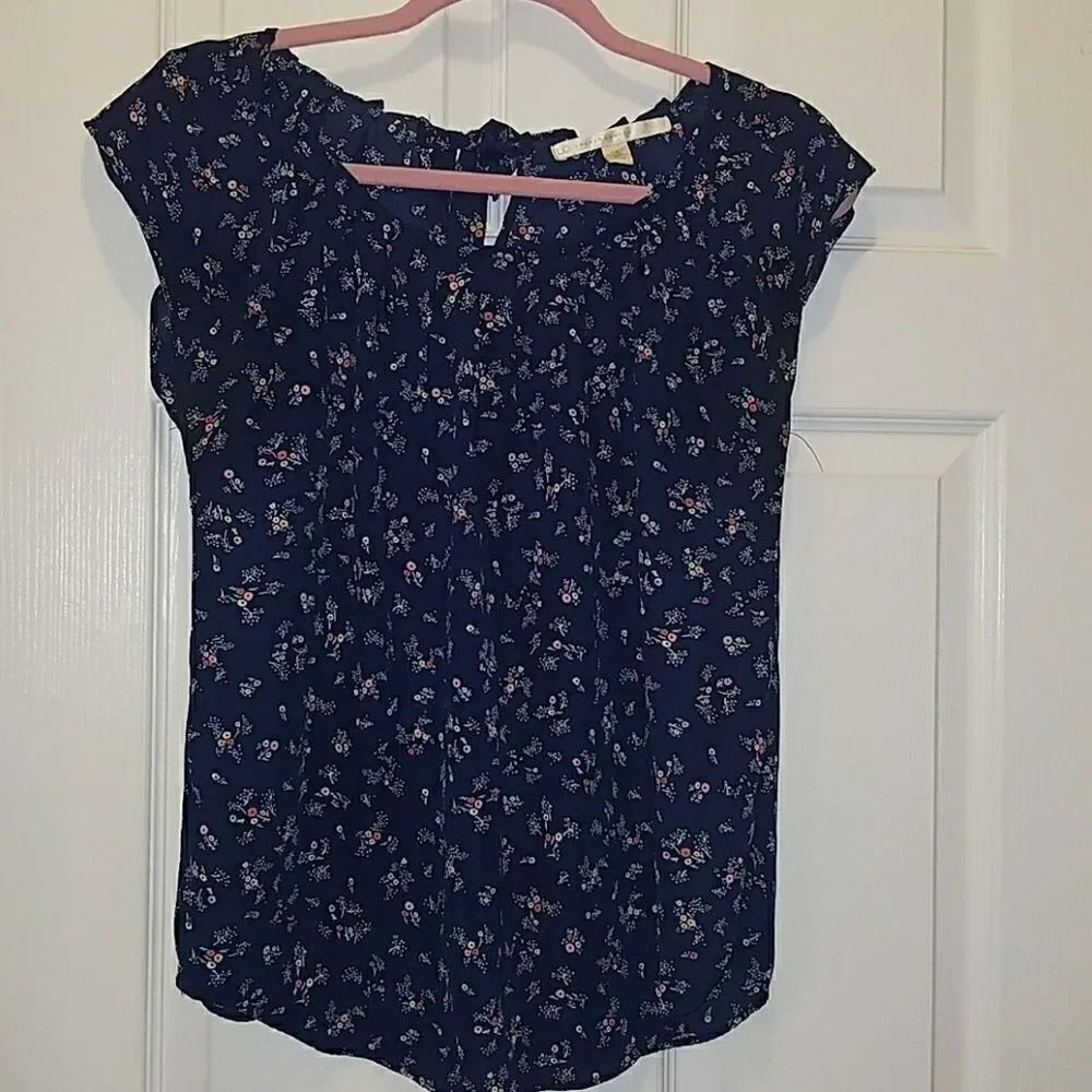 Lauren Conrad blue floral print top Sz S NWOT